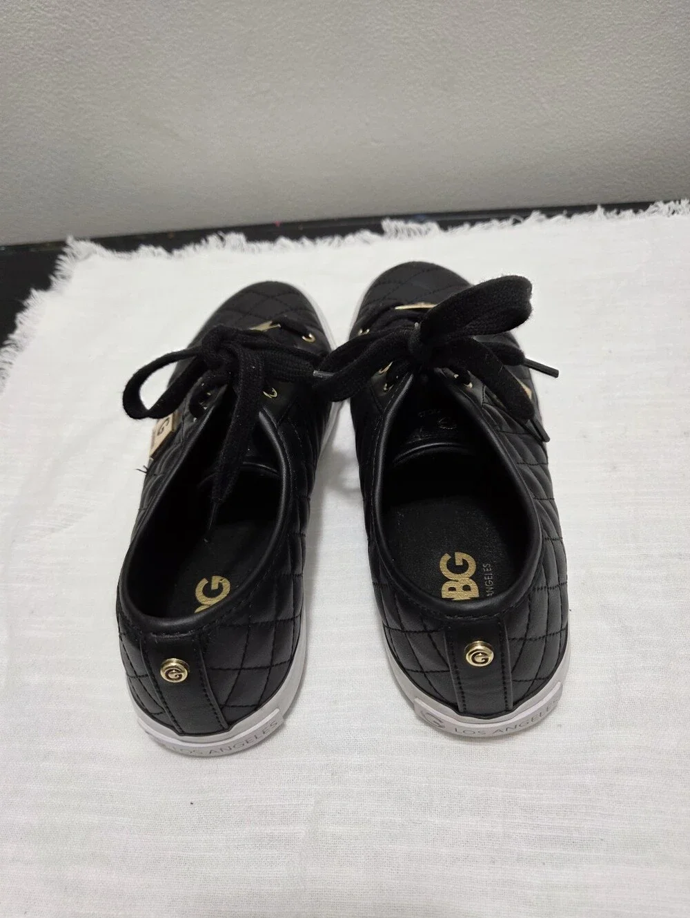 G by Guess Black Quilted Low Top Sneakers Gold Logo Lace Up Shoe Womens Size 7.5
